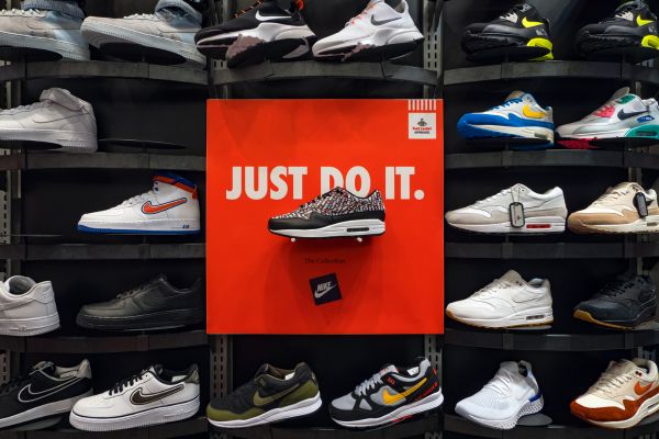 Where to buy outlet nike stock